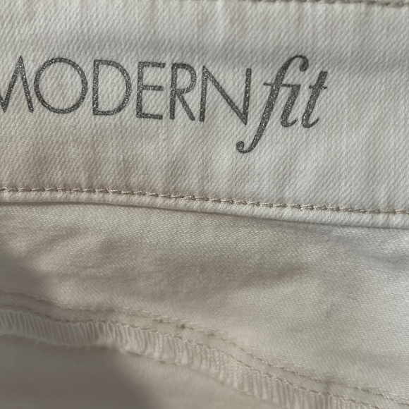 Ann Taylor Modernfit white jean size 12P - Picture 5 of 12